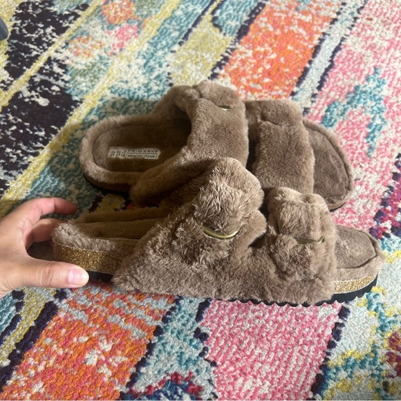 Primark Fuzzy Brown Slippers 9/10 - Picture 3 of 7